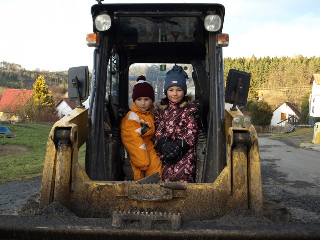 E & L a Bobcat
